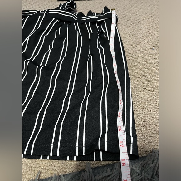 Eclipse | Medium Black & White Striped Skirt With Belt - Picture 6 of 7